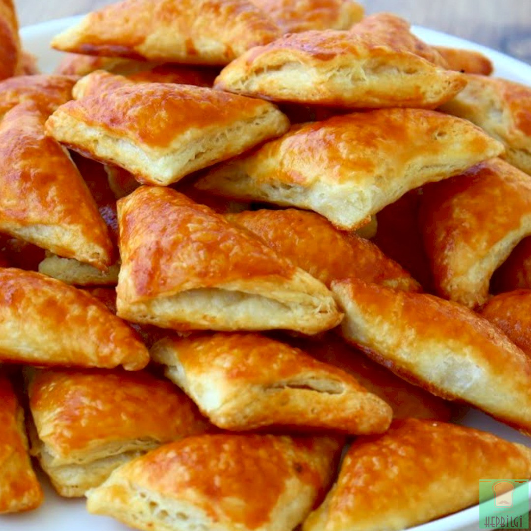 Annemin El Açması Peynirli Üçgen Börek Tarifi - 3