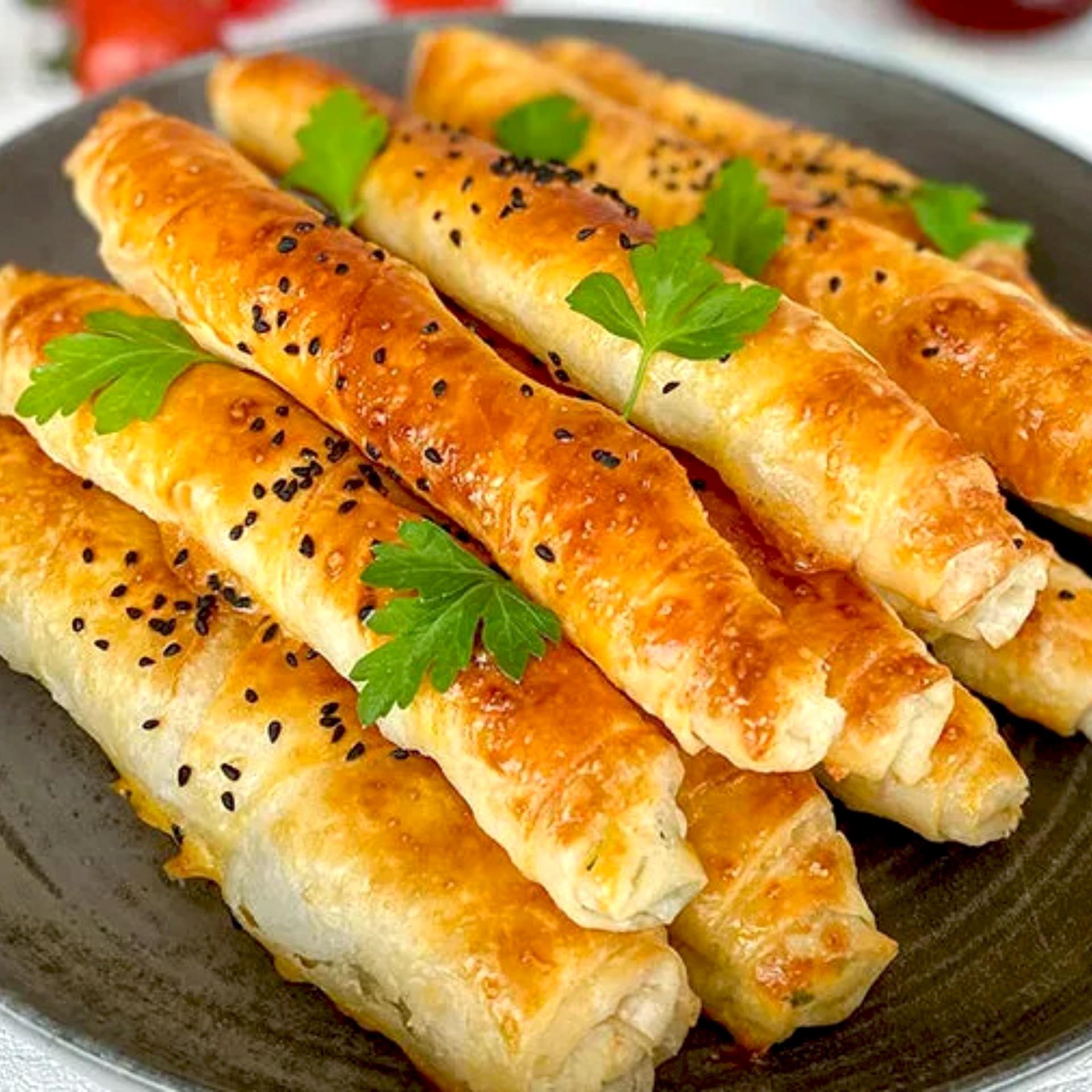 Yarım Saatte 1 Tepsi Dolusu Börek Tarifi - 1