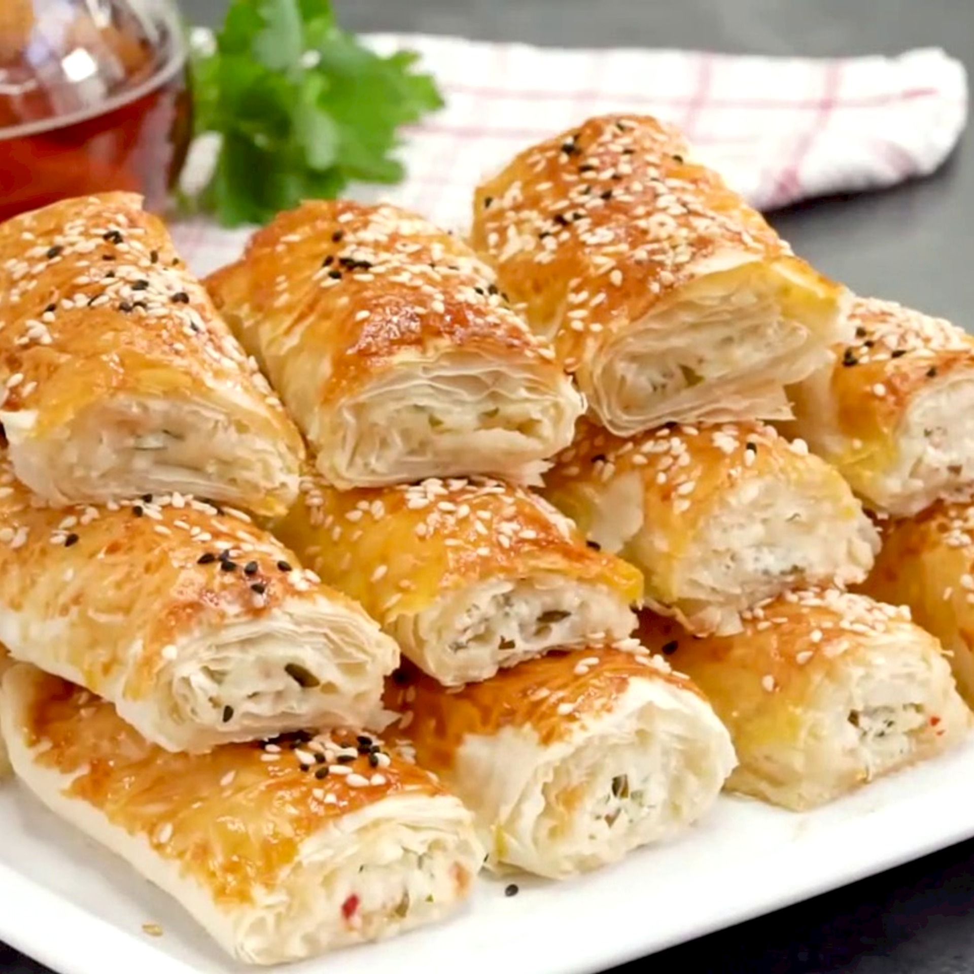 Baklavalık Yufkasından Nefis Peynirli Börek - 1